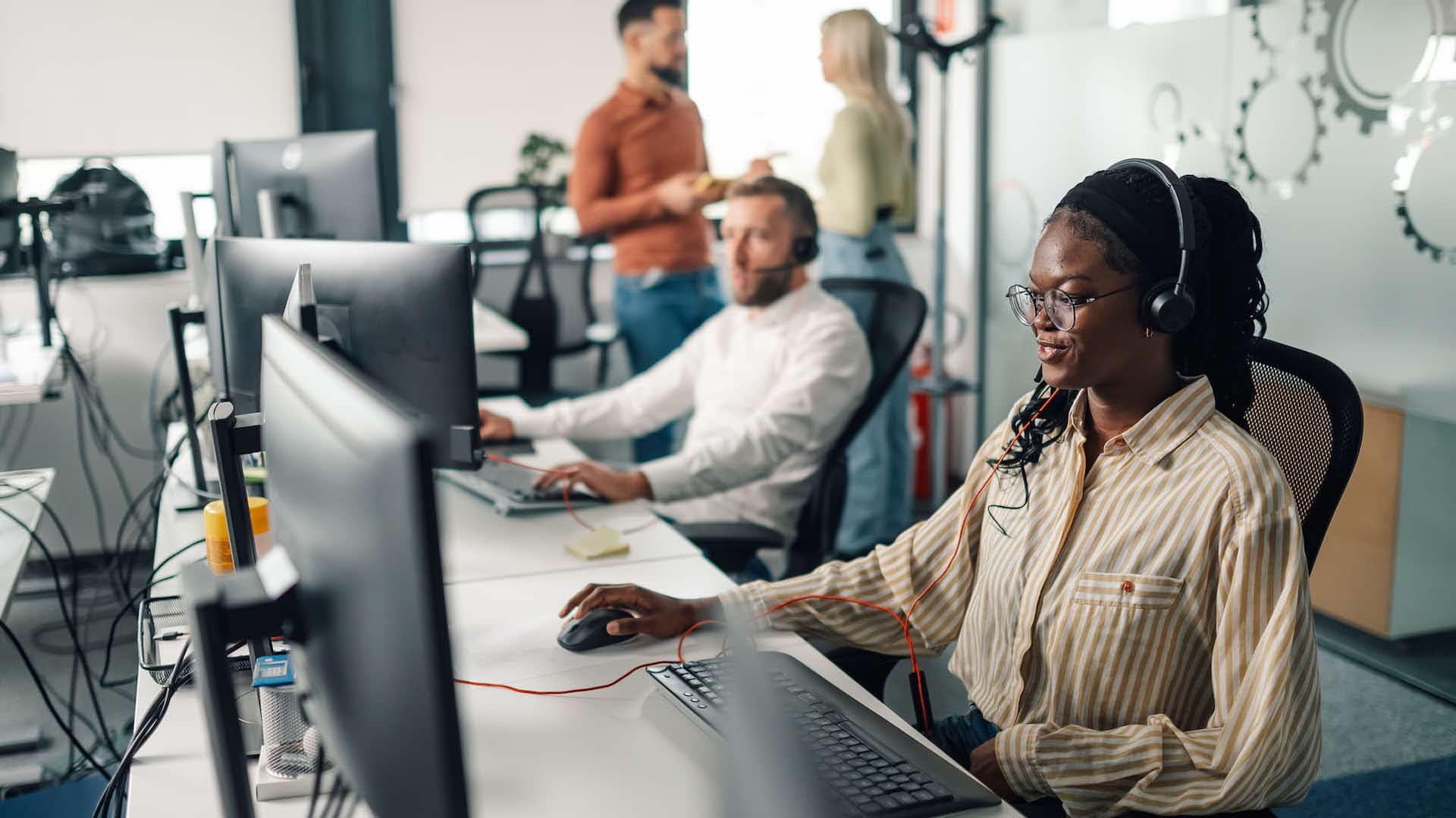 How are utilities staffing and operating contact centers?