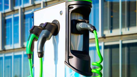 Strategies for EV charging resiliency during natural disasters