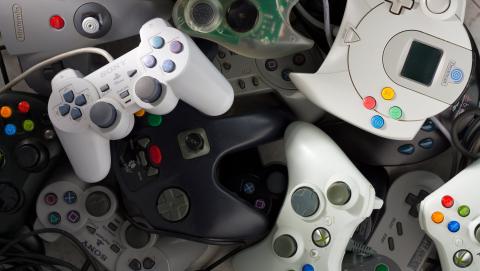 What are some ways to use gamification to encourage energy efficiency?